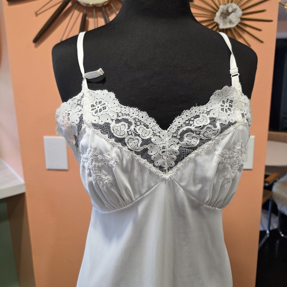 Vintage 80s Slip 38 Isis Cream Lace Chemise Feminine Lace Satin Coquette - Picture 6 of 16